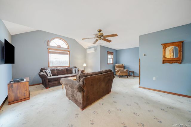 90 Haven Lane, Levittown, NY 11756