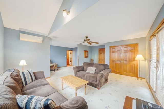 90 Haven Lane, Levittown, NY 11756