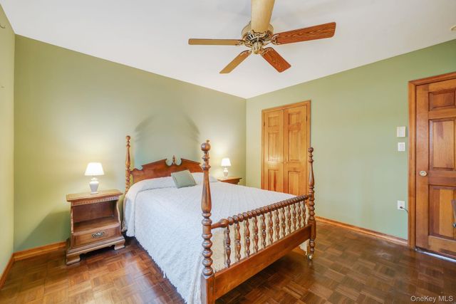 90 Haven Lane, Levittown, NY 11756