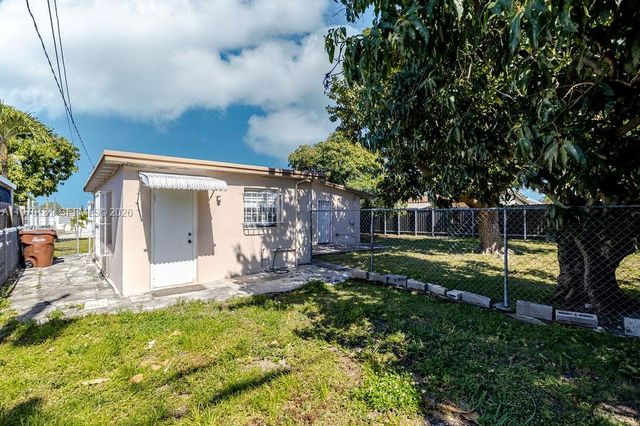 670 SE 1st St, Hialeah, FL 33010