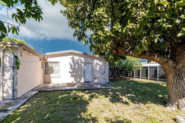 670 SE 1st St, Hialeah, FL 33010