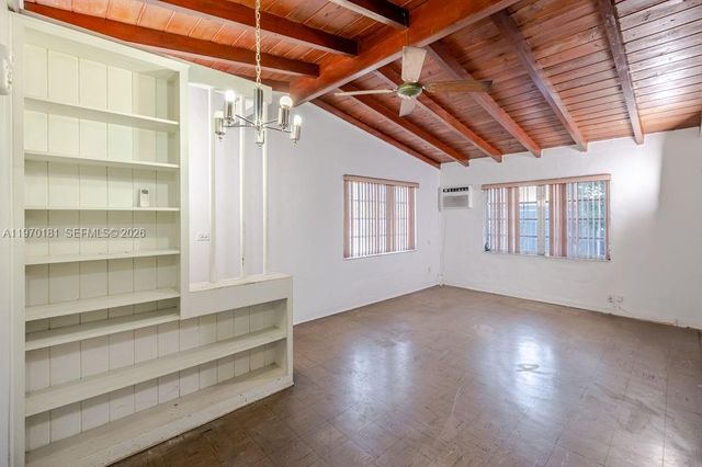 670 SE 1st St, Hialeah, FL 33010