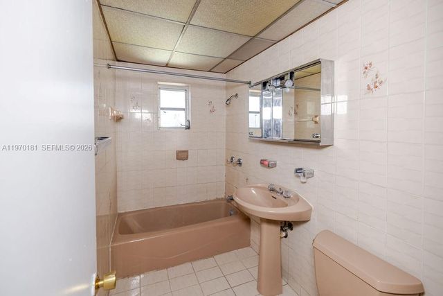 670 SE 1st St, Hialeah, FL 33010