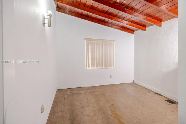 670 SE 1st St, Hialeah, FL 33010