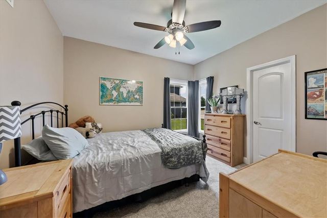6989 141st Street, Basehor, KS 66007