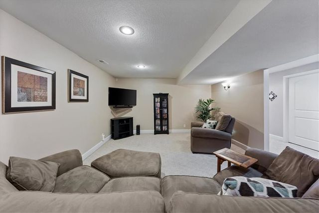 6989 141st Street, Basehor, KS 66007