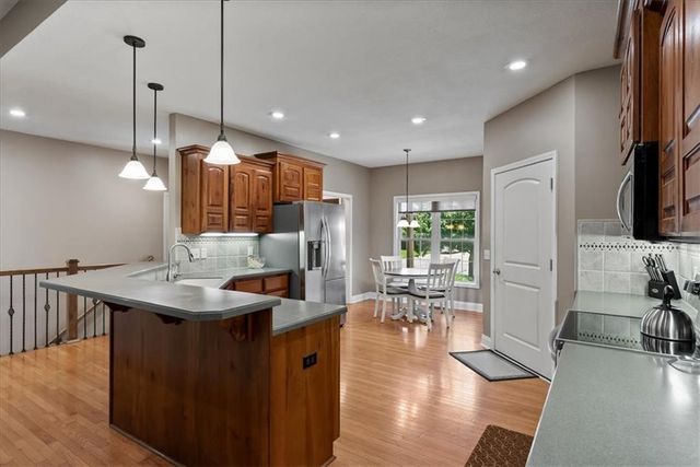 6989 141st Street, Basehor, KS 66007