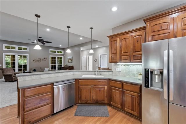 6989 141st Street, Basehor, KS 66007