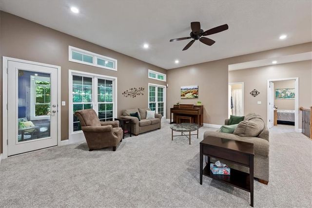 6989 141st Street, Basehor, KS 66007