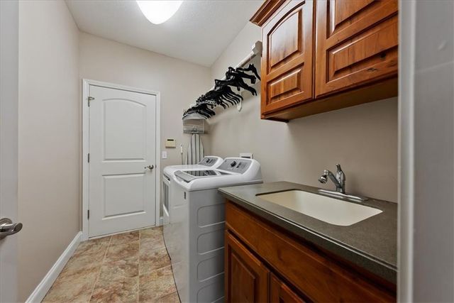 6989 141st Street, Basehor, KS 66007
