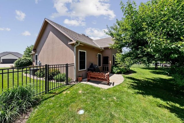 6989 141st Street, Basehor, KS 66007