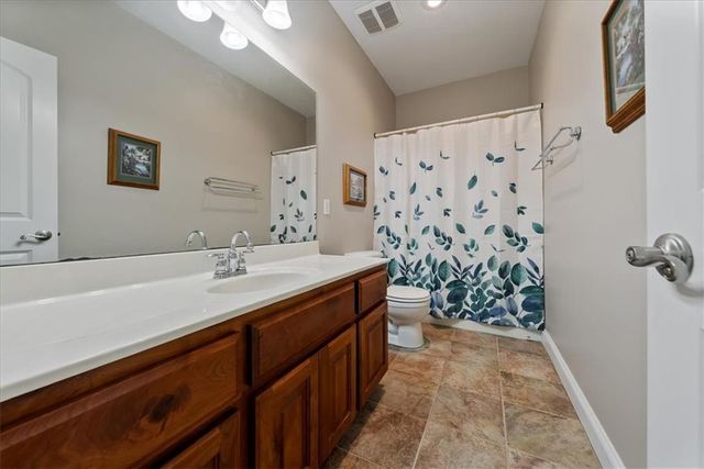 6989 141st Street, Basehor, KS 66007