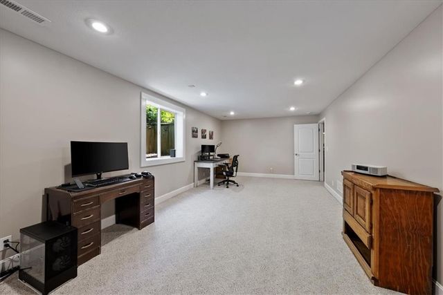 6989 141st Street, Basehor, KS 66007