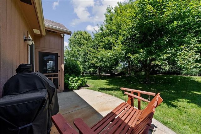 6989 141st Street, Basehor, KS 66007