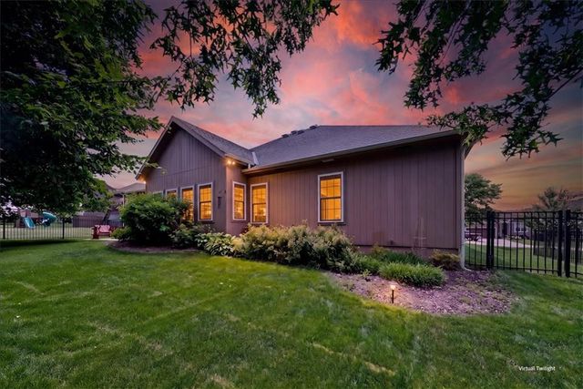 6989 141st Street, Basehor, KS 66007