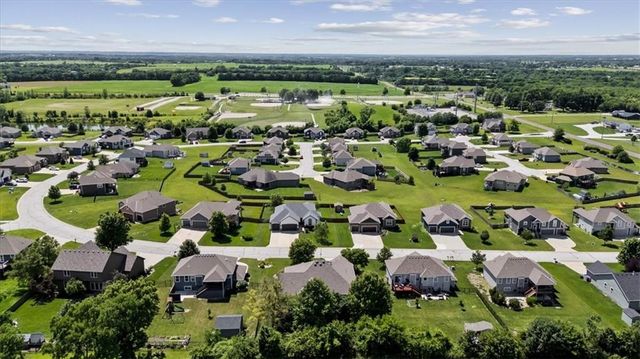 6989 141st Street, Basehor, KS 66007
