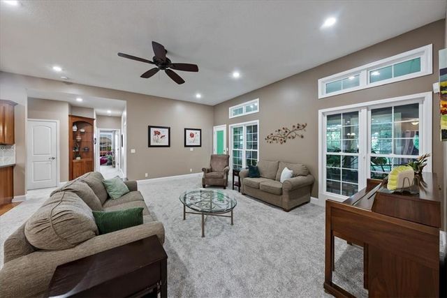 6989 141st Street, Basehor, KS 66007