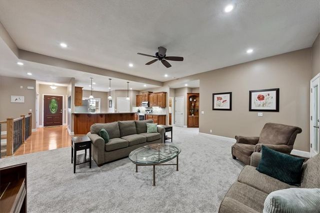 6989 141st Street, Basehor, KS 66007