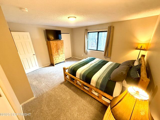 2808 Iris Drive, Anchorage, AK 99517