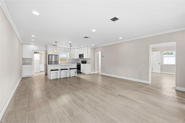 2000 NE 17 Court, Fort Lauderdale, FL 33304