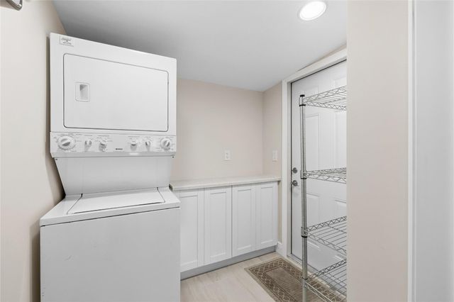 2000 NE 17 Court, Fort Lauderdale, FL 33304