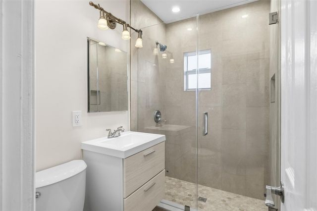 2000 NE 17 Court, Fort Lauderdale, FL 33304