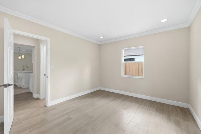 2000 NE 17 Court, Fort Lauderdale, FL 33304