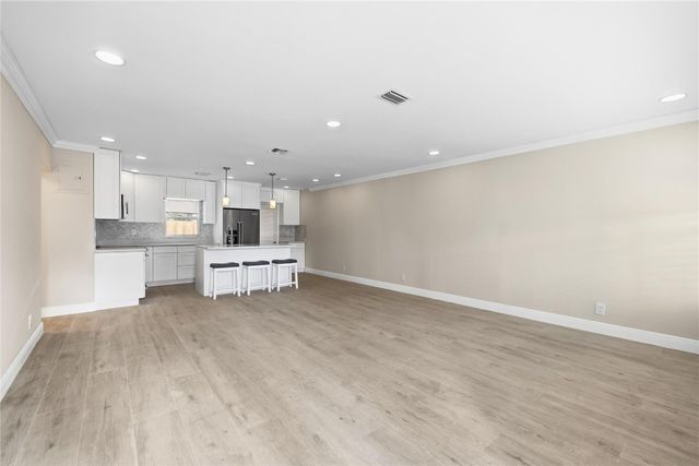 2000 NE 17 Court, Fort Lauderdale, FL 33304