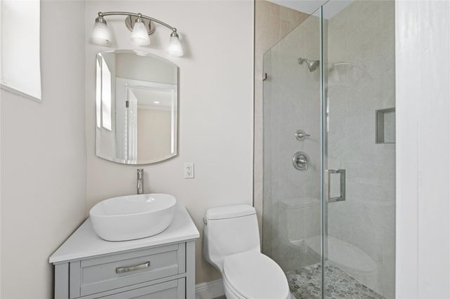 2000 NE 17 Court, Fort Lauderdale, FL 33304