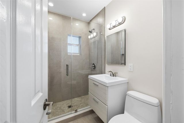 2000 NE 17 Court, Fort Lauderdale, FL 33304