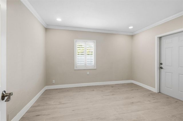 2000 NE 17 Court, Fort Lauderdale, FL 33304