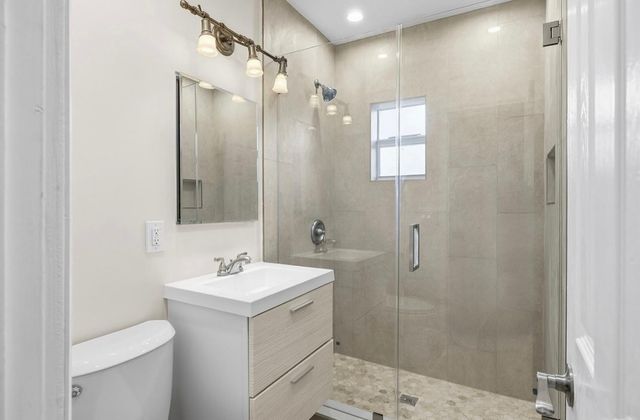 2000 NE 17 Court, Fort Lauderdale, FL 33304