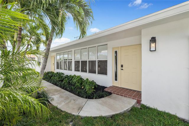 2000 NE 17 Court, Fort Lauderdale, FL 33304