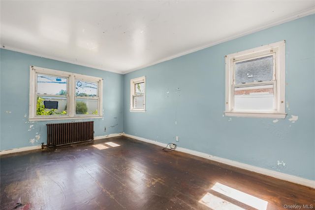 30 Viola Street, Valley Stream, NY 11580