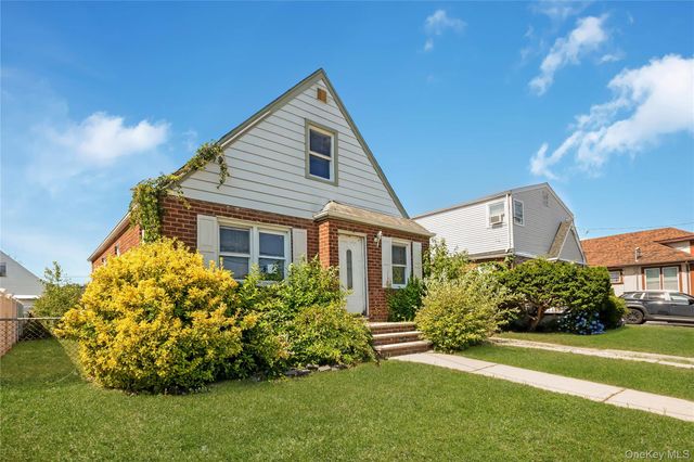 30 Viola Street, Valley Stream, NY 11580