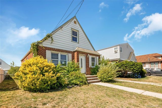 30 Viola Street, Valley Stream, NY 11580