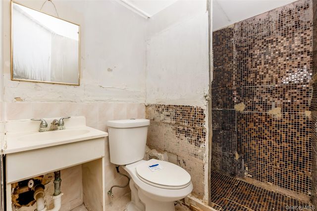 30 Viola Street, Valley Stream, NY 11580