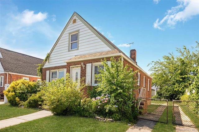 30 Viola Street, Valley Stream, NY 11580