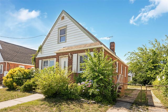 30 Viola Street, Valley Stream, NY 11580
