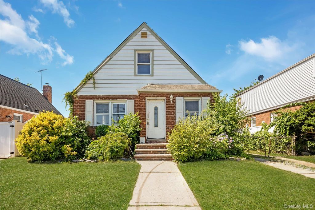 30 Viola Street, Valley Stream, NY 11580