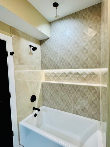 155 N La Crosse Avenue, Chicago, IL 60644