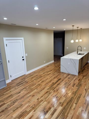 155 N La Crosse Avenue, Chicago, IL 60644