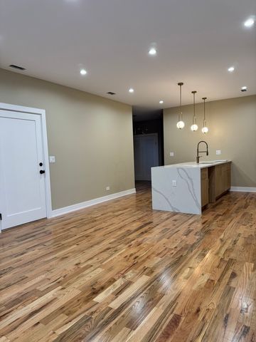 155 N La Crosse Avenue, Chicago, IL 60644