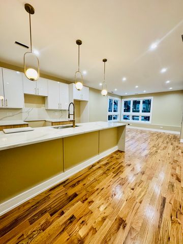 155 N La Crosse Avenue, Chicago, IL 60644