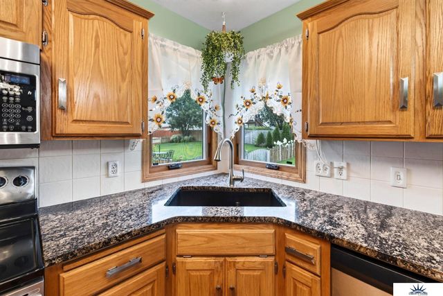 16110 Emiline Street, Omaha, NE 68136