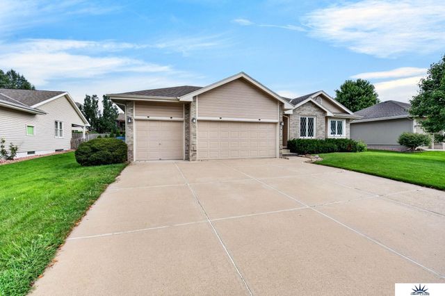 16110 Emiline Street, Omaha, NE 68136