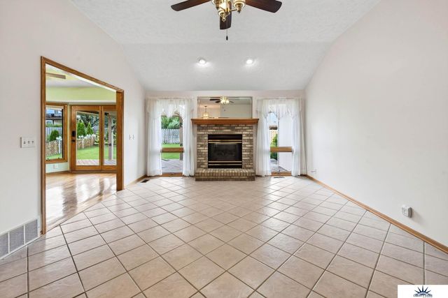 16110 Emiline Street, Omaha, NE 68136