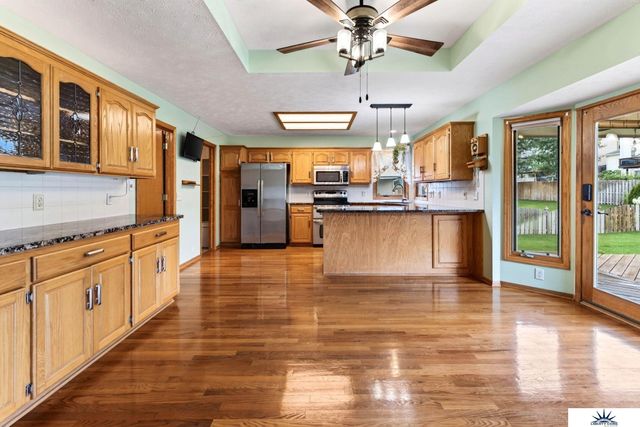 16110 Emiline Street, Omaha, NE 68136
