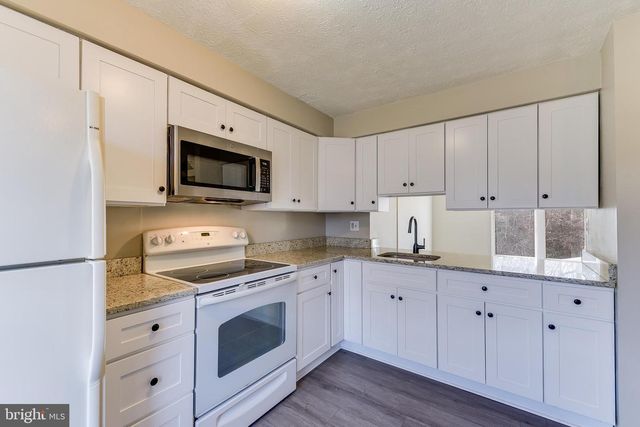 7946 SUTHERLAND CT, Pasadena, MD 21122