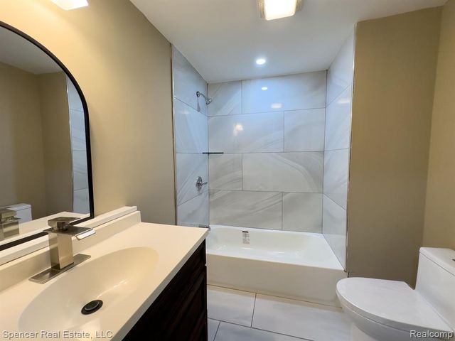 6596 Maple Drive, Clarkston, MI 48346